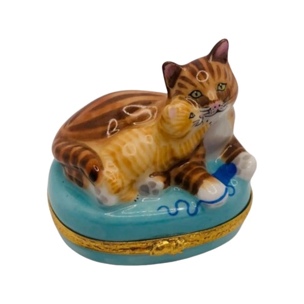 Mother Cat w Kitten Porcelain Limoges cats French Trinket Box