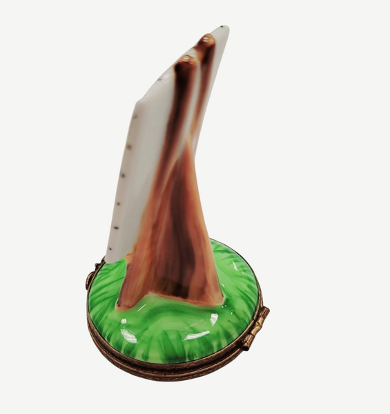 Philadelphia Art Easel Figurine Porcelain Limoges Fine Art French Trinket Box