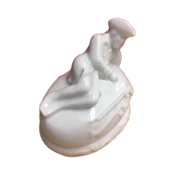 Side view of the hunter Limoges box, white porcelain with a lift-off lid