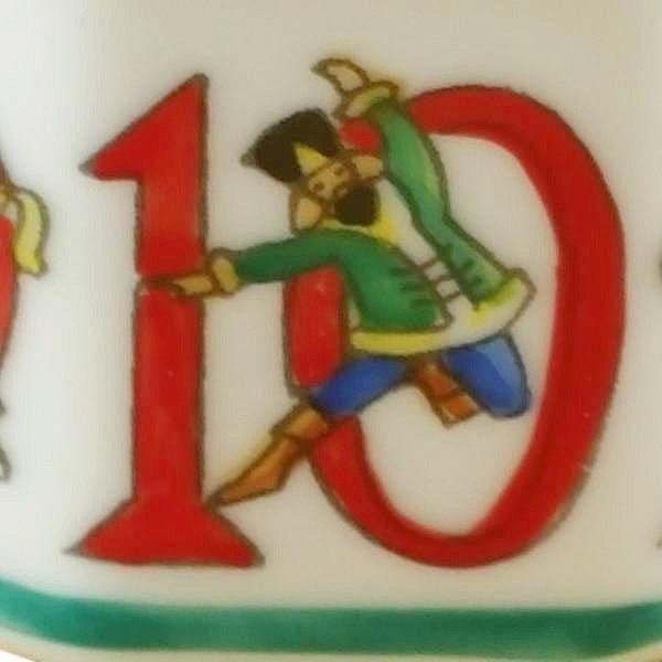 Twelve Days of Christmas with Removable Wreath Porcelain Limoges xmas theme French Trinket Box